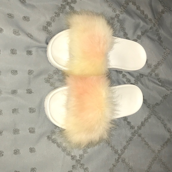 Ugg fuzzy slip-on sandals. Women’s size 9 WORN ONCE! - Picture 6 of 6